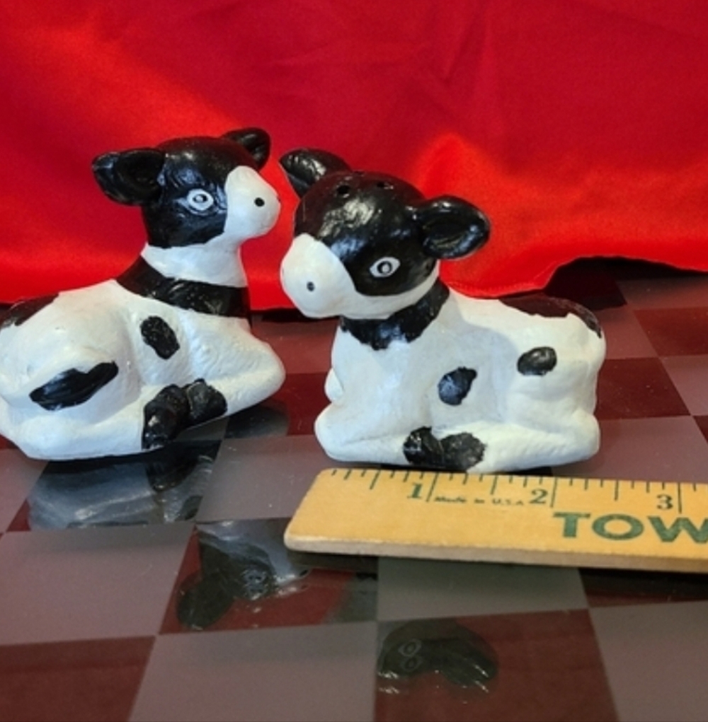 Charming Cow Figurines - Black and White Salt & pepper Shakers